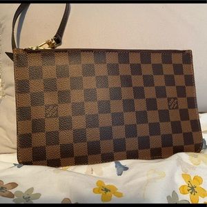 Louis Vuitton wristlet never full insert Damier